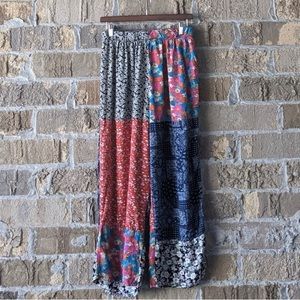 Natural Life Boho Patchwork Wide Leg Crop Pants Large fits more like a medium.